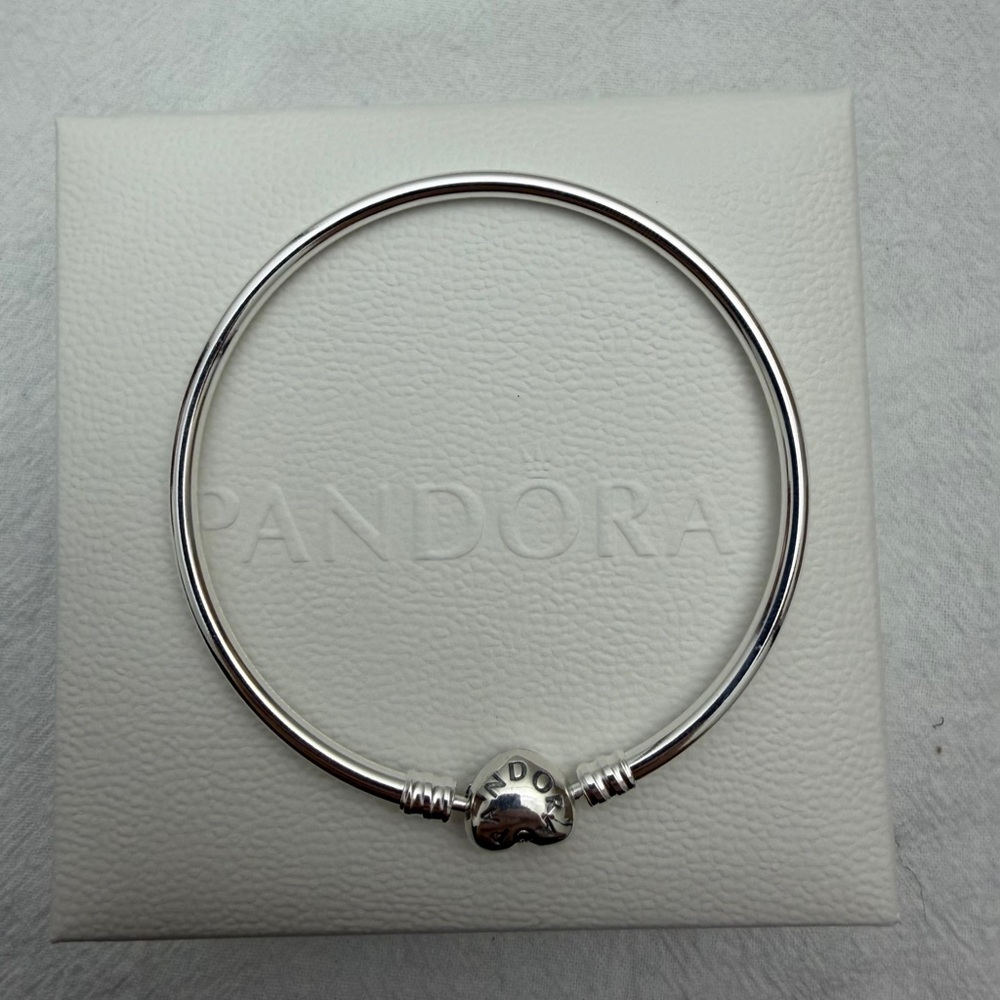 Pandora Moments Heart Clasp Bangle 7.5 in - Picture 6 of 7